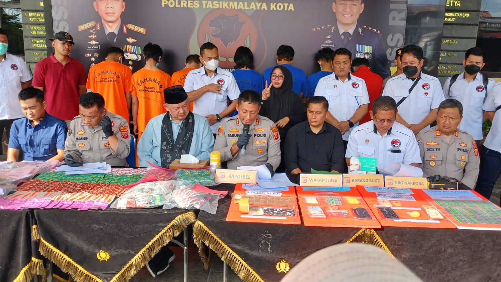 Polres Tasikmalaya Kota Bekuk 7 Pengedar Obat Keras Terbatas di Lima Lokasi Berbeda