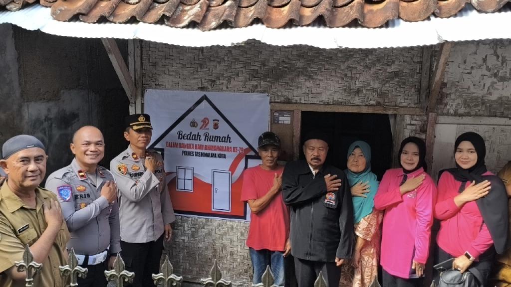 Polres Tasikmalaya Kota Bedah Rumah Warga Tak Layak Huni di Argasari, Wujud Kepedulian di Hari Bhayangkara ke-79