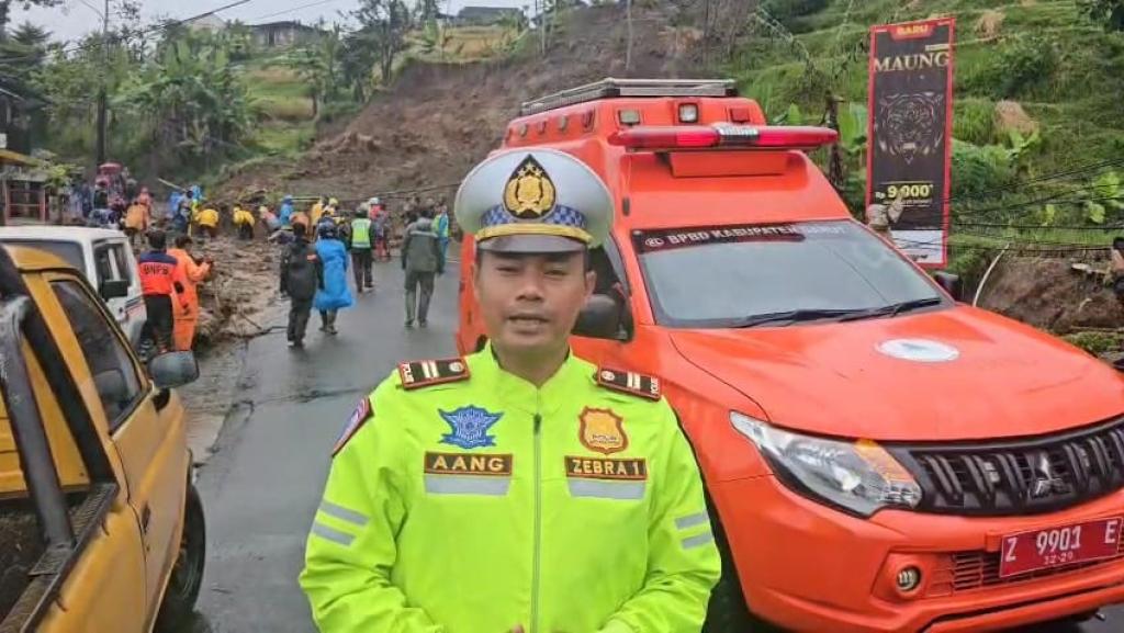Longsor Tutup Akses Jalan Garut-Tasikmalaya, Polisi Alihkan Arus ke Jalur Malangbong