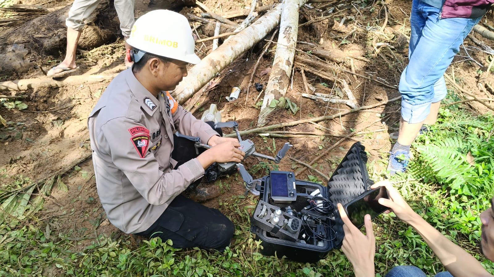 Satbrimob Polda Jabar Kerahkan Drone Termal Deteksi Korban Longsor di Salawu Tasikmalaya