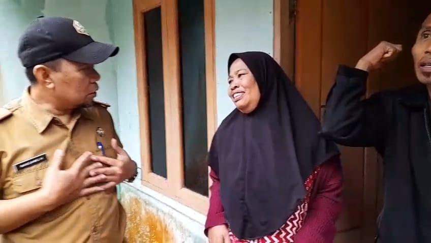 Menanti Harapan, Istri Korban Longsor di Salawu Berdoa Suaminya Segera Ditemukan