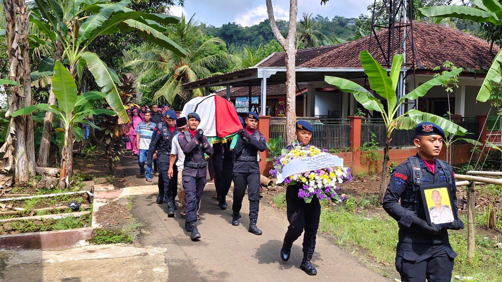 Anggota Brimob Meninggal Tertimpa Pohon di Tasikmalaya, Dimakamkan dengan Upacara Militer di Kota Banjar