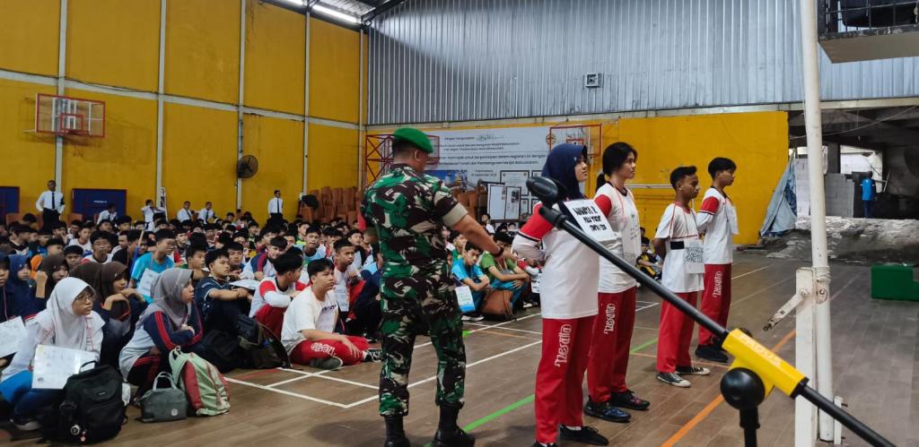 TNI-Polri Isi Materi Wawasan Kebangsaan dan Program Pancawaluya dalam MPLS Siswa Baru di Tasikmalaya