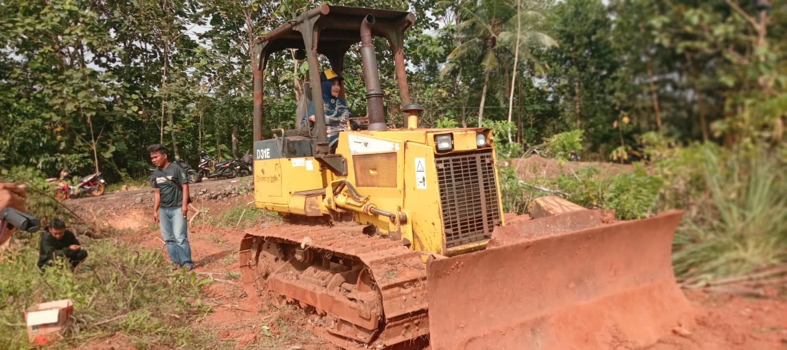 Warga Purwaharja Bangun Lapangan Sepak Bola Secara Swadaya di Lahan Pemkot Banjar