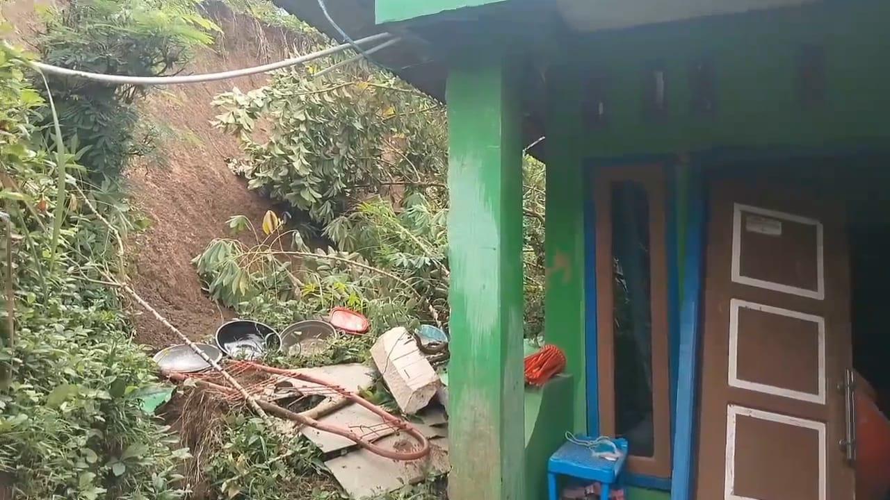 Tangis di Balik Tebing: Kisah Pilu Bocah 8 Tahun Korban Longsor di Cidugaleun Tasikmalaya
