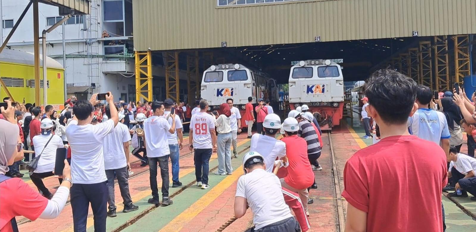 PT KAI Daop 2 Bandung Gelar Lomba Tarik Lokomotif 80 Ton Peringati HUT ke-80 RI