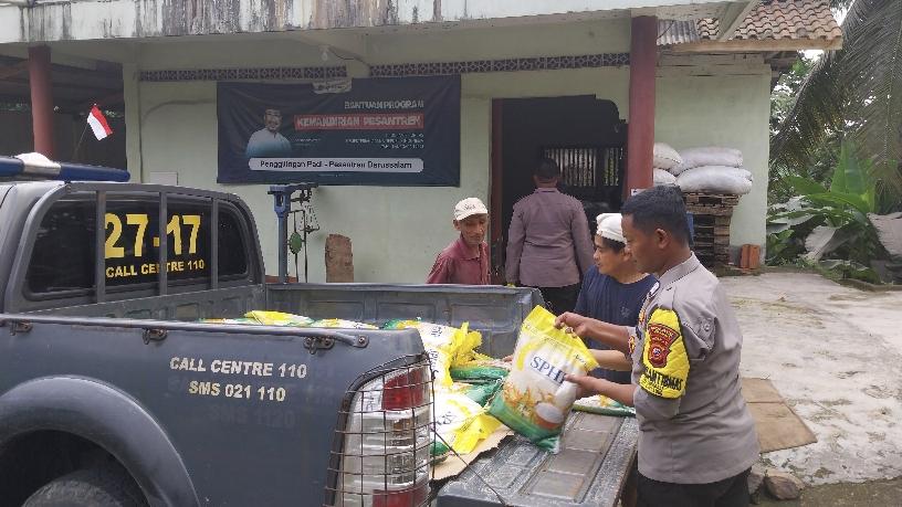 Polsek Cikalong Gelar Gerakan Pangan Murah, Warga Senang Bisa Beli Beras Premium Lebih Murah