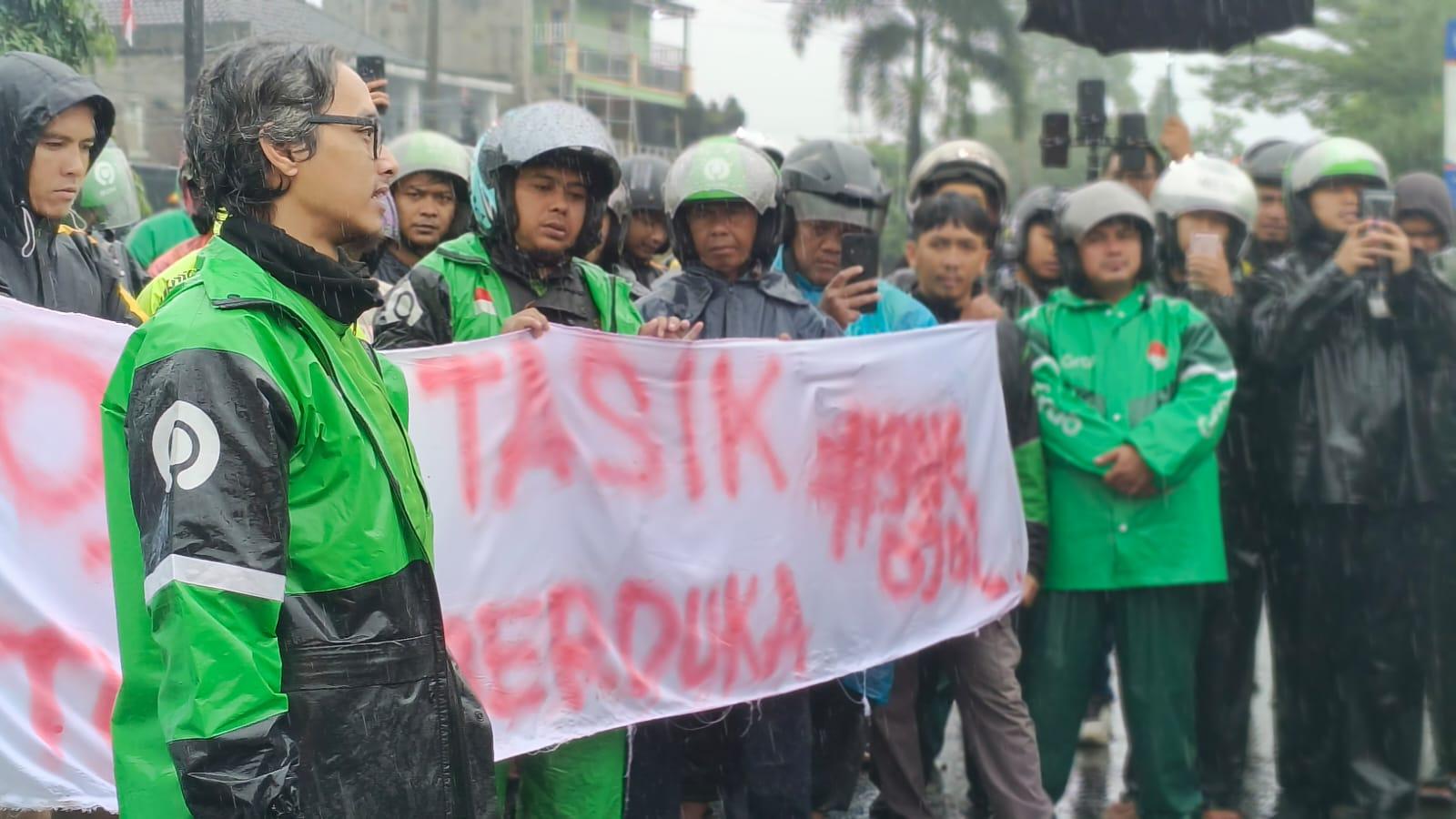 Ratusan Driver Ojol Gelar Aksi Damai di Polres Tasikmalaya Kota, Tuntut Keadilan untuk Affan Kurniawan