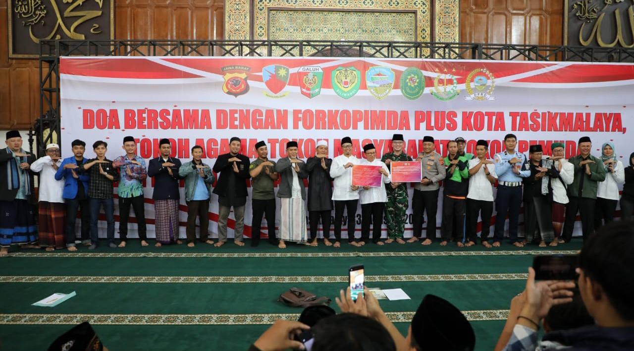 Forkopimda Plus Kota Tasikmalaya Gelar Doa Bersama dan Deklarasi untuk Kedamaian di Masjid Agung
