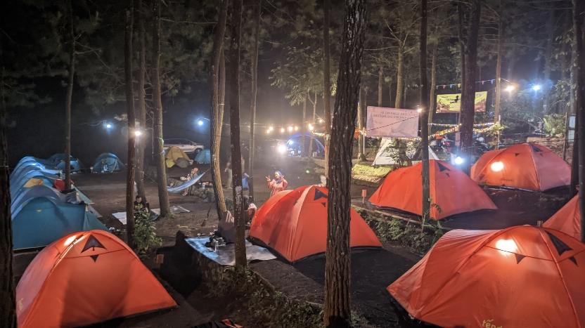 Camping Seru di Bukit Nangreu Gunung Galunggung Tasikmalaya, Destinasi Favorit Pecinta Alam dan Keluarga
