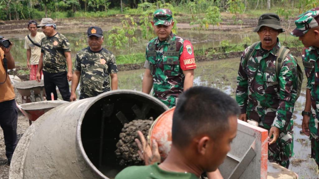 Dandim 0613/Ciamis Tinjau Pelaksanaan TMMD ke-126 di Desa Sukamulya