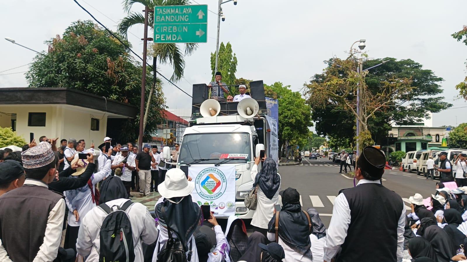 Puluhan Tahun Mengabdi Tanpa Kepastian Status, Ribuan Guru Honorer Kemenag Ciamis Tuntut Keadilan dan Kesejahteraan
