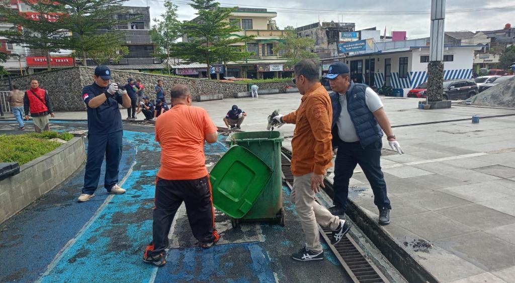 KemenLH bersama Pemkab Tasikmalaya Gelar Aksi Bersih-Bersih di Singaparna, Ajak Warga Peduli Pengelolaan Sampah