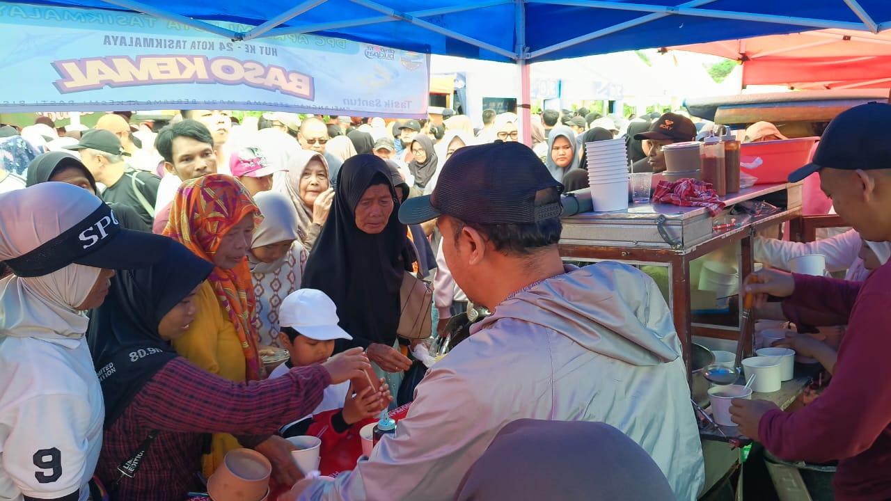 Ribuan Warga Antusias Nikmati 6.000 Porsi Bakso Gratis di HUT ke-24 Kota Tasikmalaya