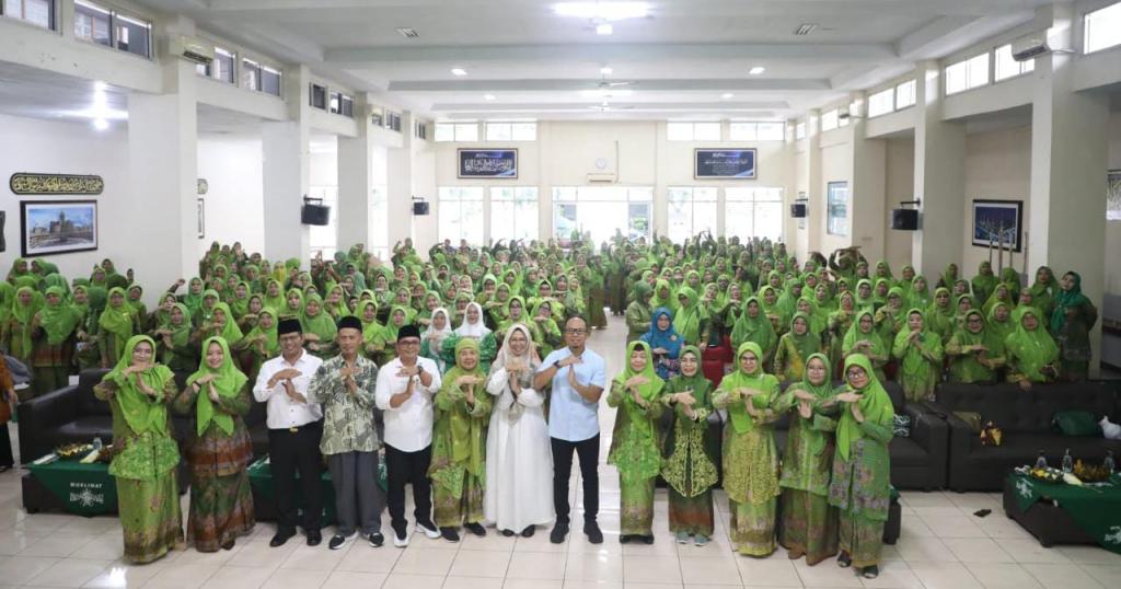 Pengukuhan Kader Muslimat NU Kota Tasikmalaya, Wali Kota Viman: Perempuan Punya Peran Strategis Bangun Masyarakat Religius