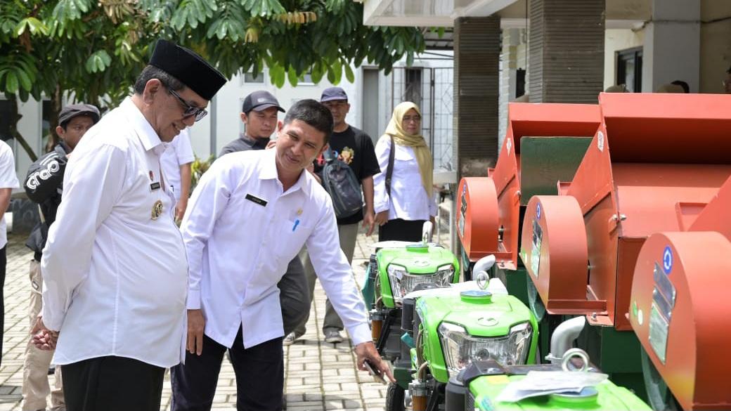 Dorong Pertanian Modern, Pemkot Banjar Salurkan Puluhan Unit Alsintan ke Kelompok Tani