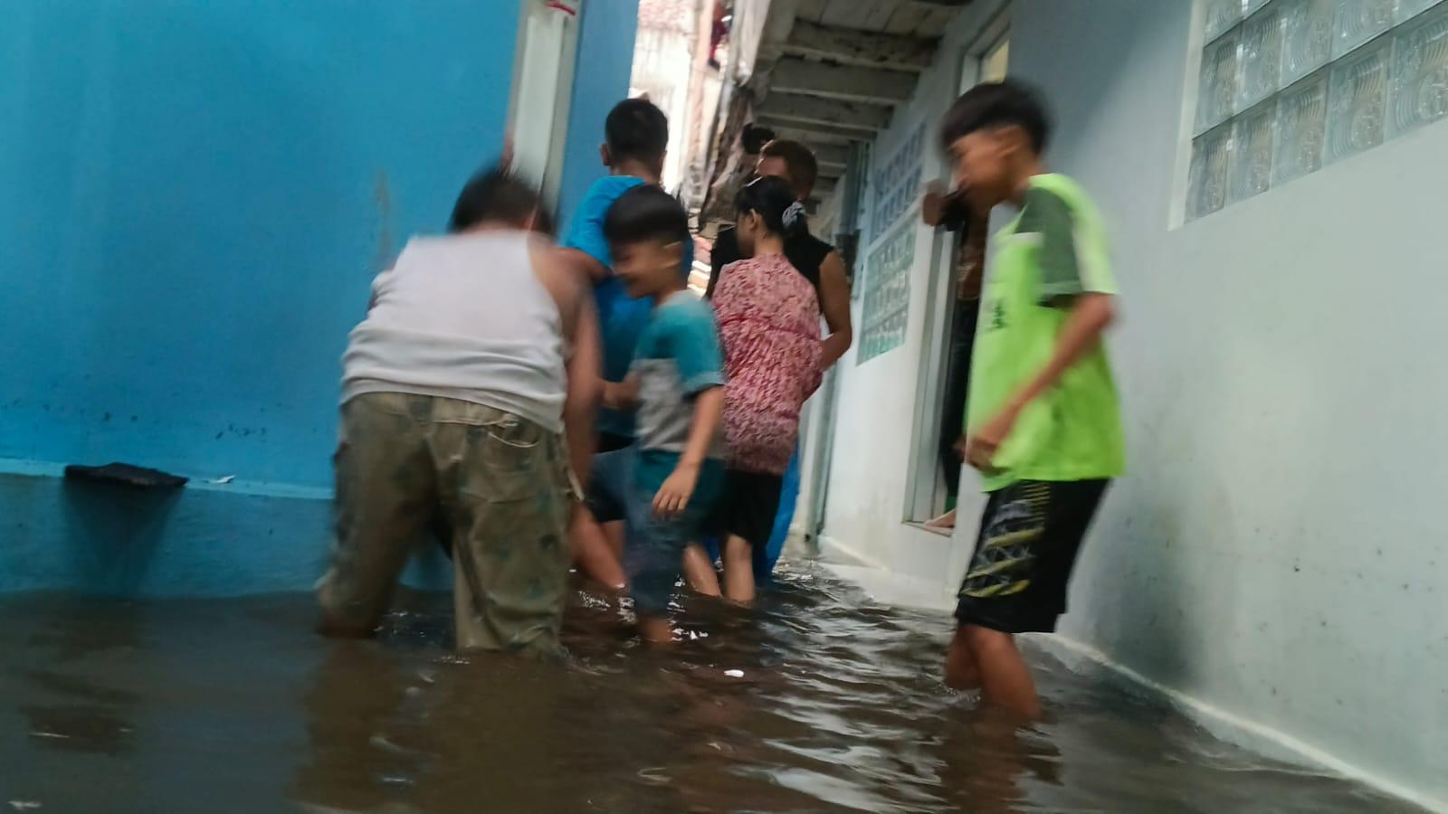 Belasan Rumah di Nagarawangi Tasikmalaya Terendam Banjir Akibat Luapan Sungai Cikalang