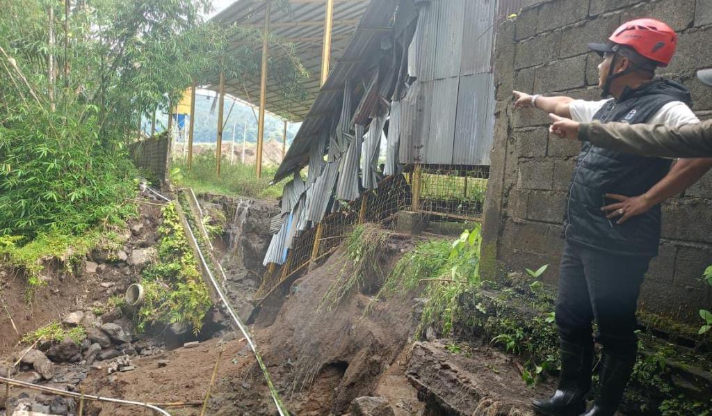 Tinjau Lokasi Terdampak Banjir di Sukaratu, Wabup Tasikmalaya Minta Anak Sungai Cibanjaran Segera Dinormalisasi