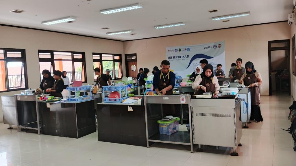 16 Juru Masak MBG Ciamis Ikuti Pelatihan dan Uji Sertifikasi Profesi