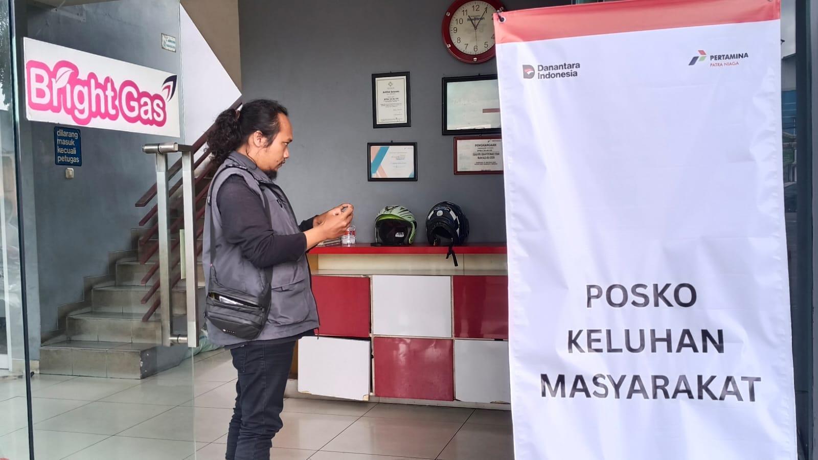 Warga Datangi Posko Pengaduan Pertamina Terkait Pertalite Tercampur Air di SPBU Padayungan Tasikmalaya