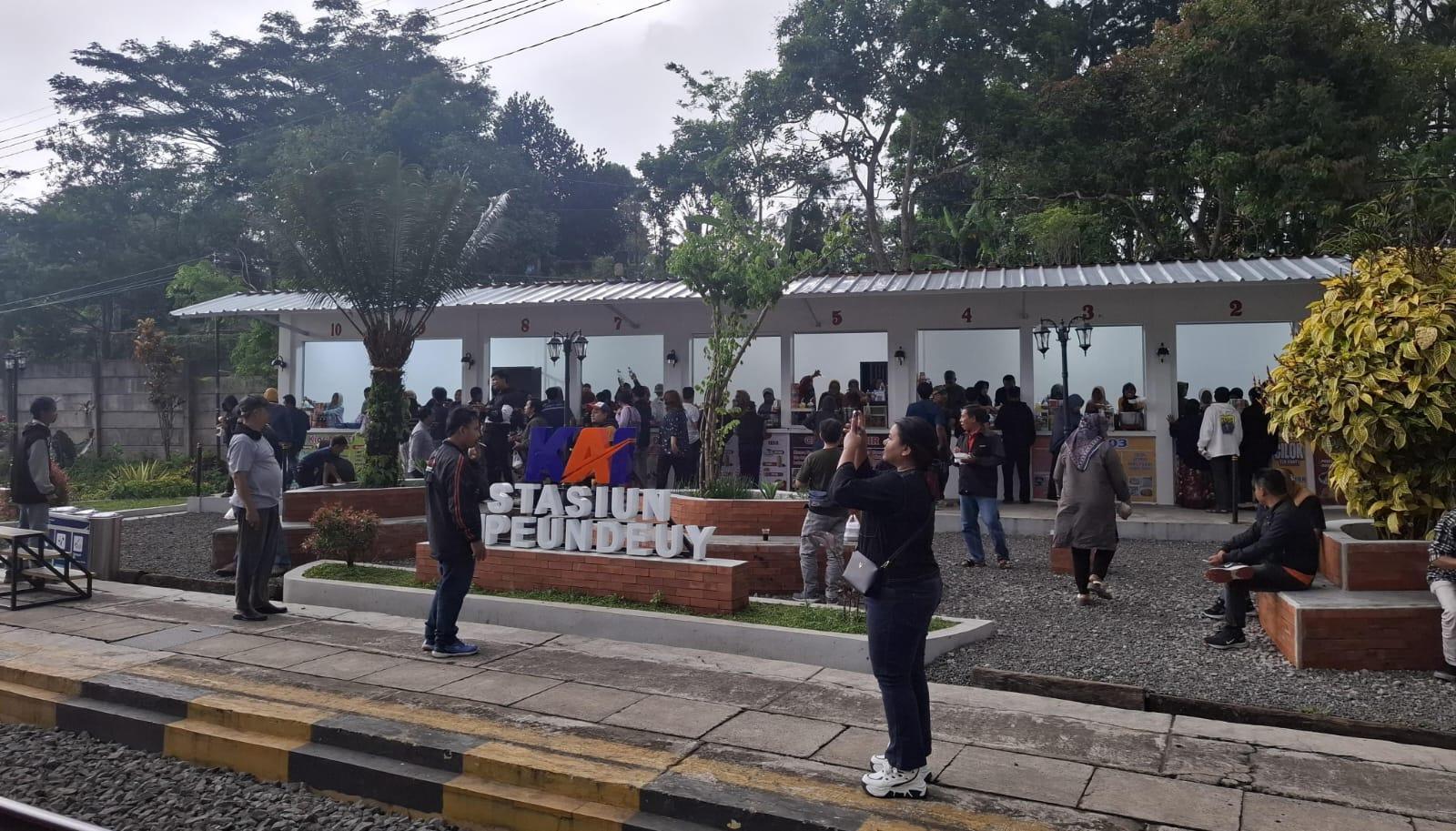 Tingkatkan Ketertiban, KAI Daop 2 Sediakan Kios Khusus untuk Pedagang Stasiun Cipendeuy