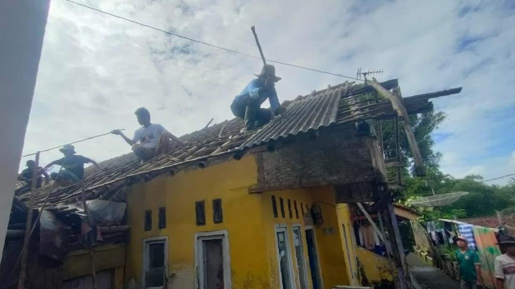 Dana Kencleng di Cijulang Ciamis Disalurkan untuk Rutilahu dan Biaya Pengobatan Warga