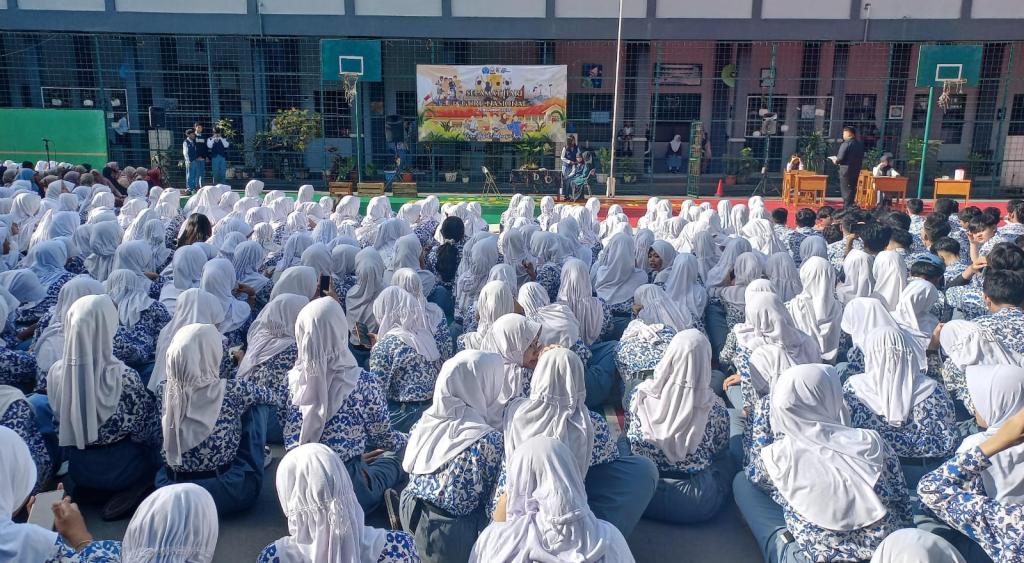 Drama Bahasa Inggris Warnai Peringatan Hari Guru Nasional di SMAN 5 Tasikmalaya