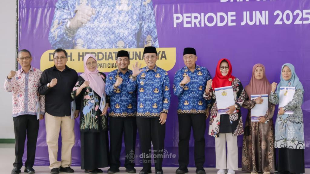 Pemkab Ciamis Serahkan Uang Kadeudeuh ke Ratusan ASN Purna Tugas, Herdiat Tegaskan Semangat Pengabdian Sepanjang Hayat
