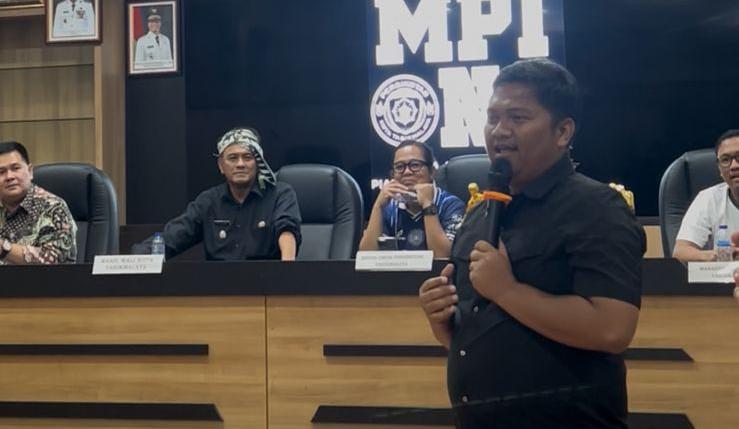 Ketua KONI Kota Tasikmalaya Anton Suherlan Berikan Bonus Rp 25 Juta untuk Persikotas FC