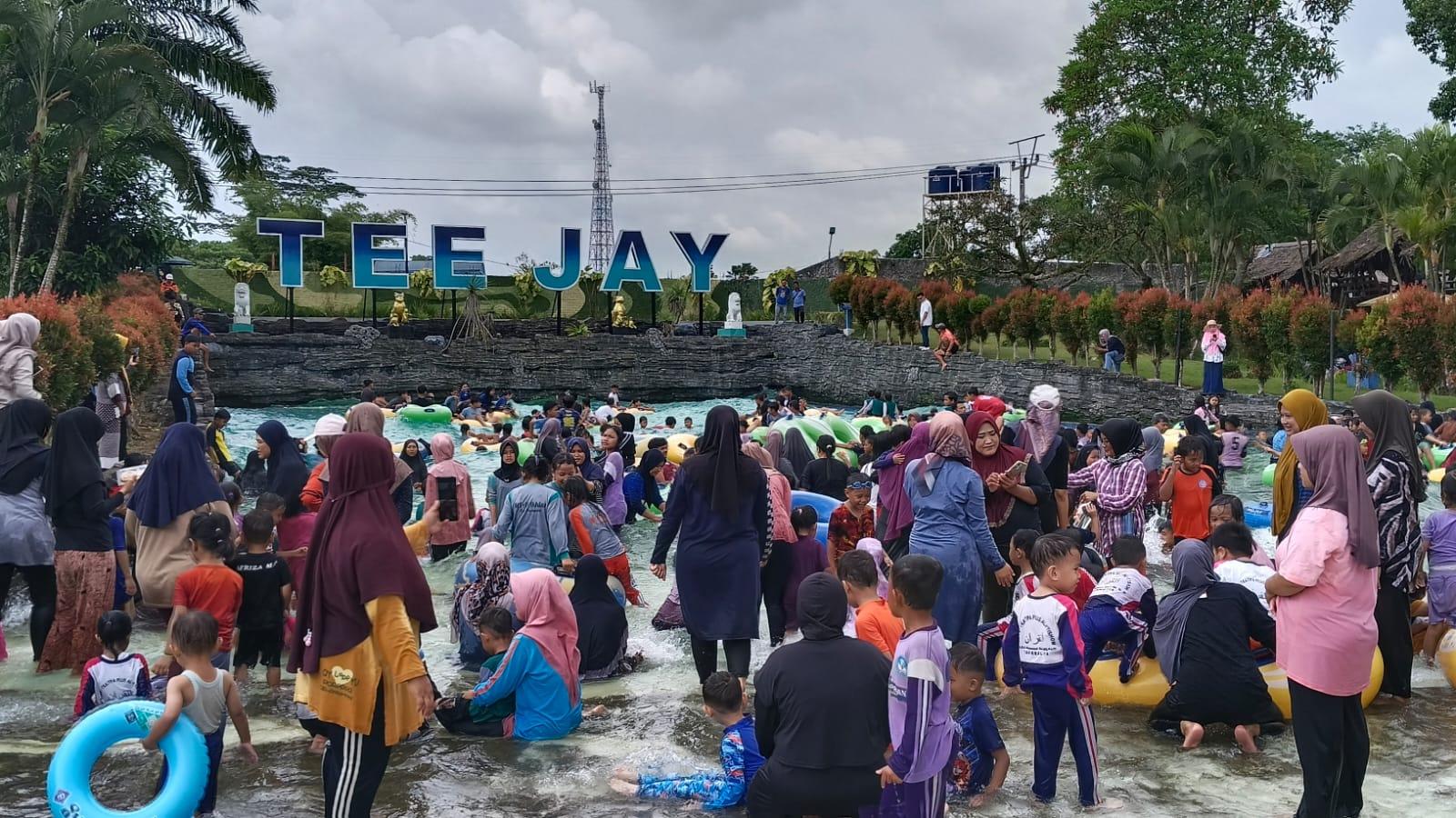 Jelang Libur Akhir Tahun, Tee Jay Waterpark Tasikmalaya Mulai Diserbu Ribuan Pengunjung