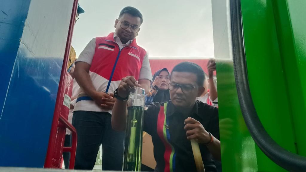 Pastikan Bebas Kadar Air, SPBU Padayungan Tasikmalaya Kembali Beroperasi