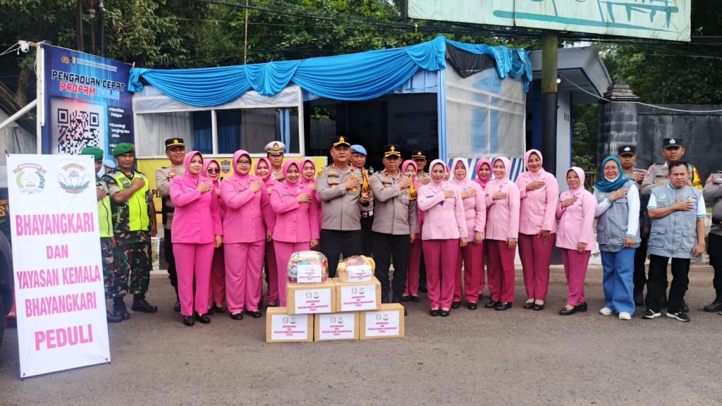 Jelang Nataru, Kapolres Ciamis Cek Pos Pengamanan, Tekankan Pelayanan Humanis dan Kesiapsiagaan Personel