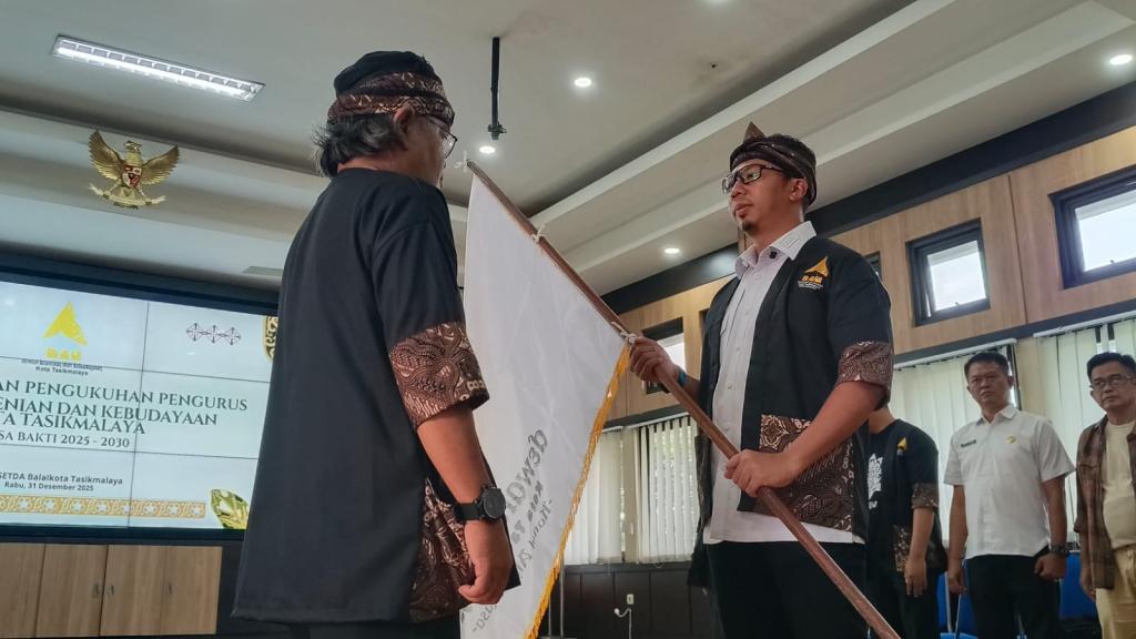 Viman Alfarizi Lantik Kepengurusan DKKT 2025-2030, Perkuat Identitas Budaya Kota Tasikmalaya