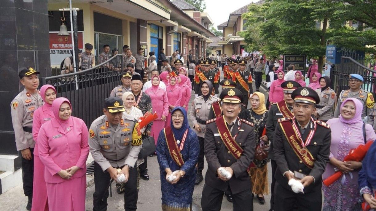Kapolres Tasikmalaya Kota Pimpin Upacara Pelepasan Purnawirawan Polri: Wujud Penghormatan Atas Dedikasi Setia
