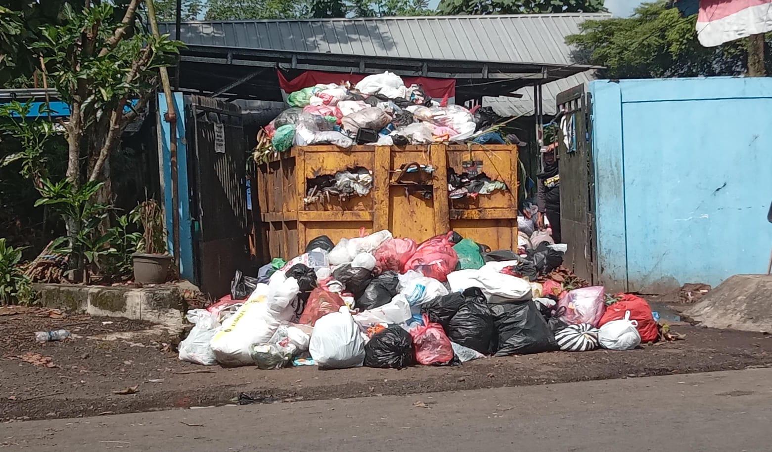 Sampah di Kota Banjar Menumpuk, Warga Keluhkan Bau Menyengat