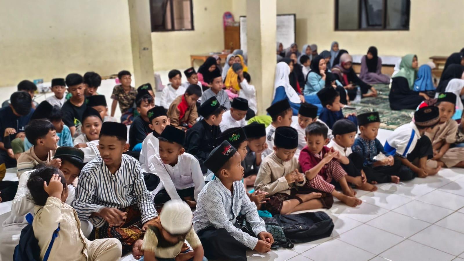 Santri-Santriwati Ponpes Al-Munawwar Addimyati Babakan Kupa Tasikmalaya Peringati Isra Mi’raj Nabi Muhammad SAW