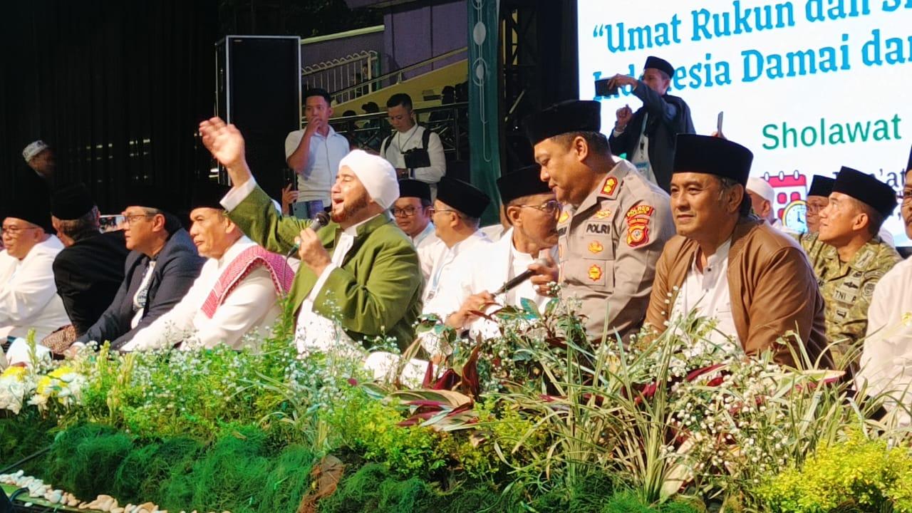 Ribuan Jemaah Padati Sholawat Kebangsaan di Stadion Galuh Ciamis