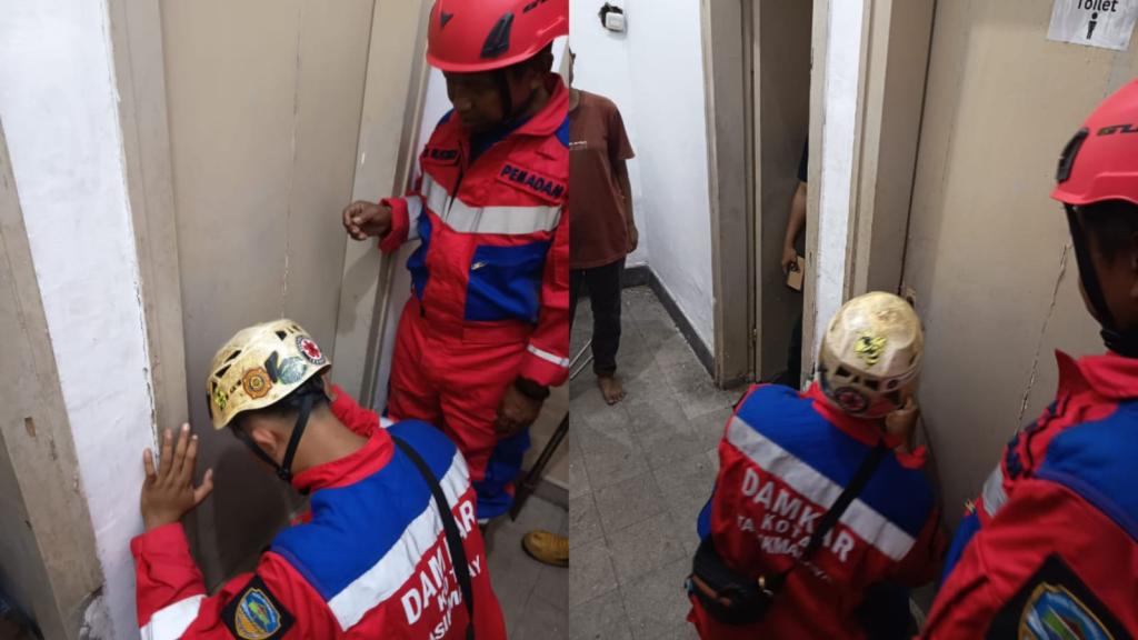 Penghuni Kontrakan Terkunci di Toilet, Damkar Kota Tasikmalaya Bertindak Cepat