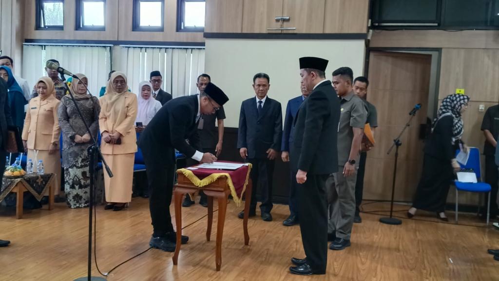 Wali Kota Tasikmalaya Lantik 4 JPT Pratama dan 34 Kepala Sekolah