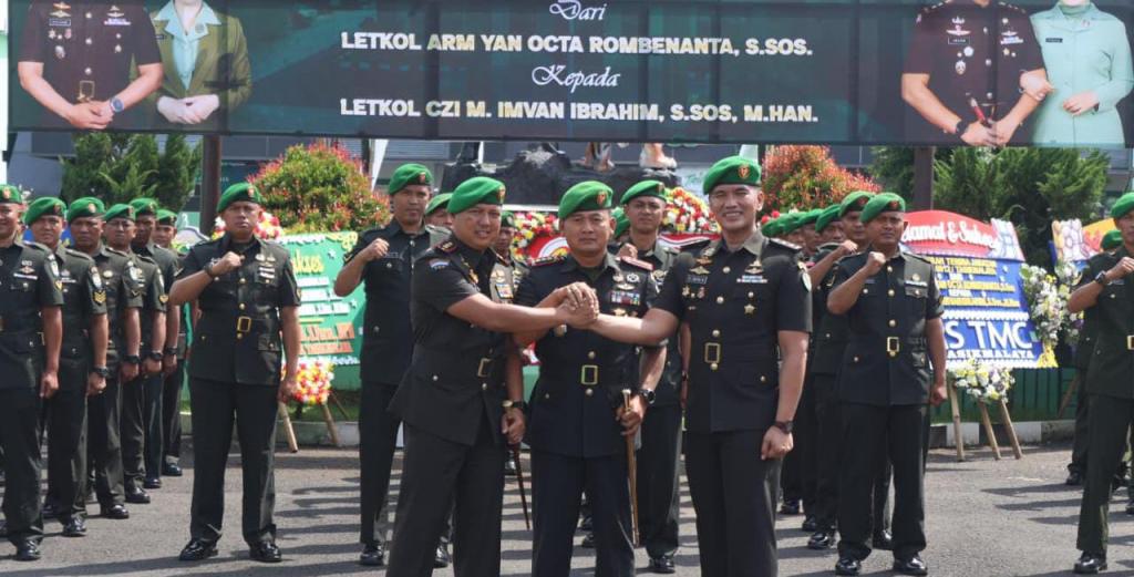 Tongkat Komando Dandim 0612/Tasikmalaya Resmi Berpindah Tangan, Letkol Czi M. Imvan Ibrahim Gantikan Letkol Arm Yan Octa Rombenanta