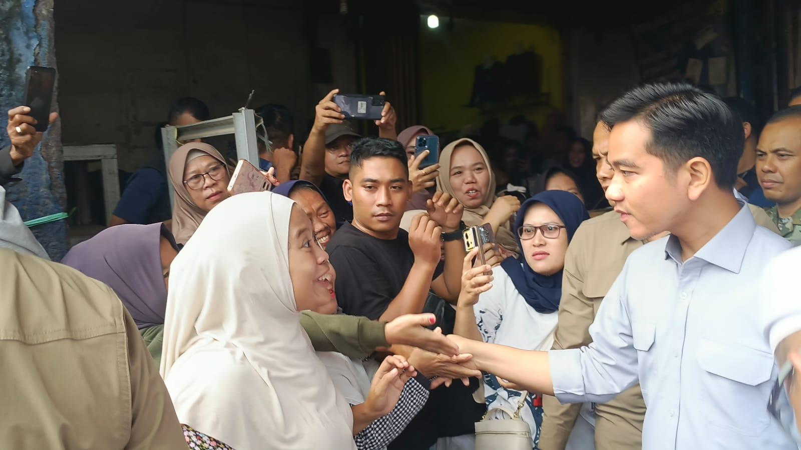 Pedagang Pasar Cikurubuk Curhat Infrastruktur ke Wapres Gibran, Blok A1 Jadi Sorotan