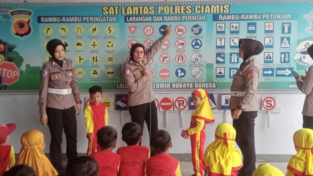 Satlantas Polres Ciamis Tanamkan Kesadaran Tertib Lalu Lintas Sejak Dini Lewat Program Polisi Sahabat Anak
