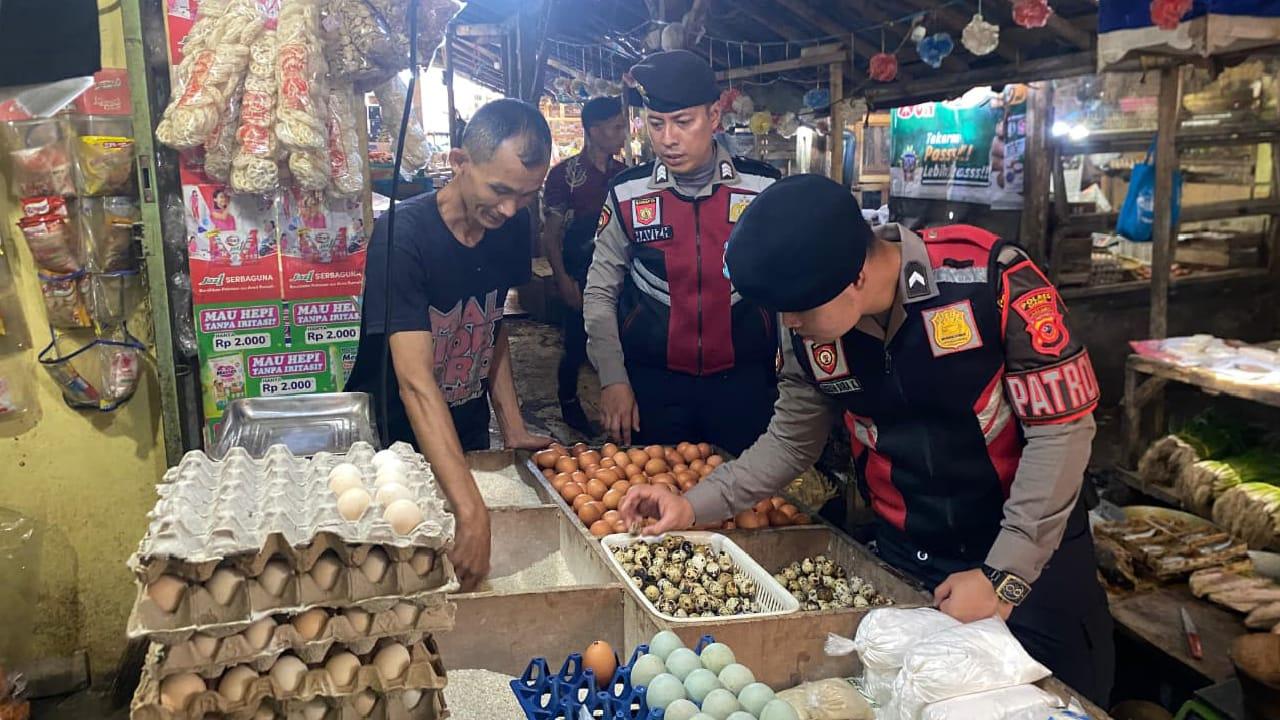 Jaga Stabilitas Ekonomi, Polres Ciamis Awasi Harga dan Stok Bahan Pokok di Pasar Manis
