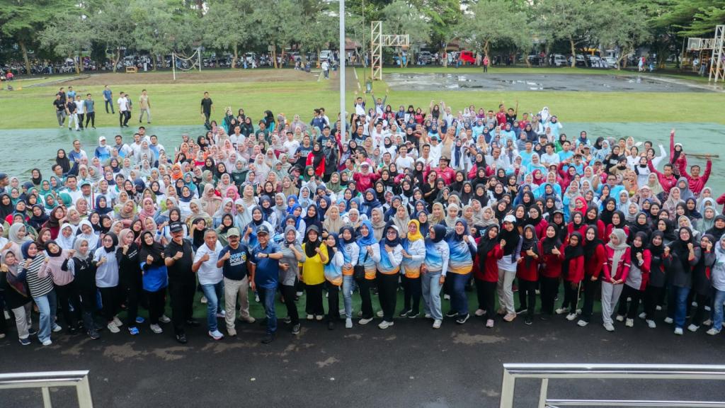 Kompak dan Solid! ASN Ciamis Lintas OPD Gelar Senam dan Bersih-Bersih Bersama di Taman Lokasana