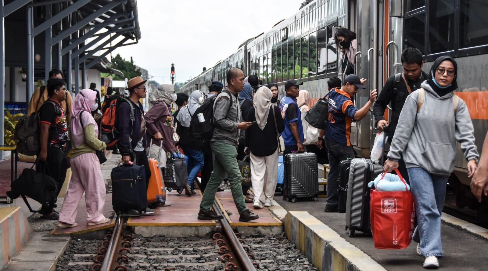 KAI Daop 2 Bandung Siapkan 24 Perjalanan KA Jarak Jauh Reguler per Hari Hadapi Angkutan Lebaran 2026