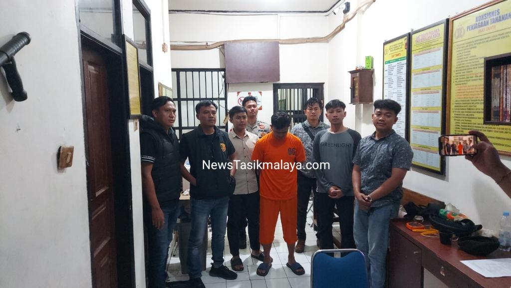 Tundukkan Kepala Pakai Baju Oranye! Konten Kreator SL Resmi Jadi Penghuni Sel Mapolres Tasikmalaya Kota