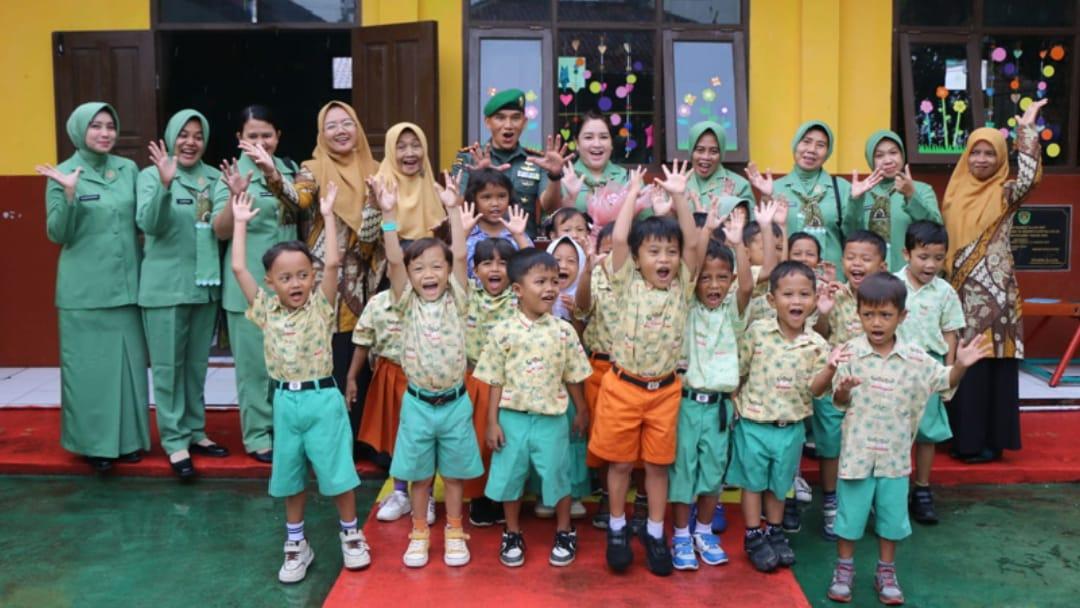Tinjau Koramil dan TK Kartika, Dandim 0613/Ciamis Tekankan Profesionalisme dan Pendidikan Karakter Sejak Dini