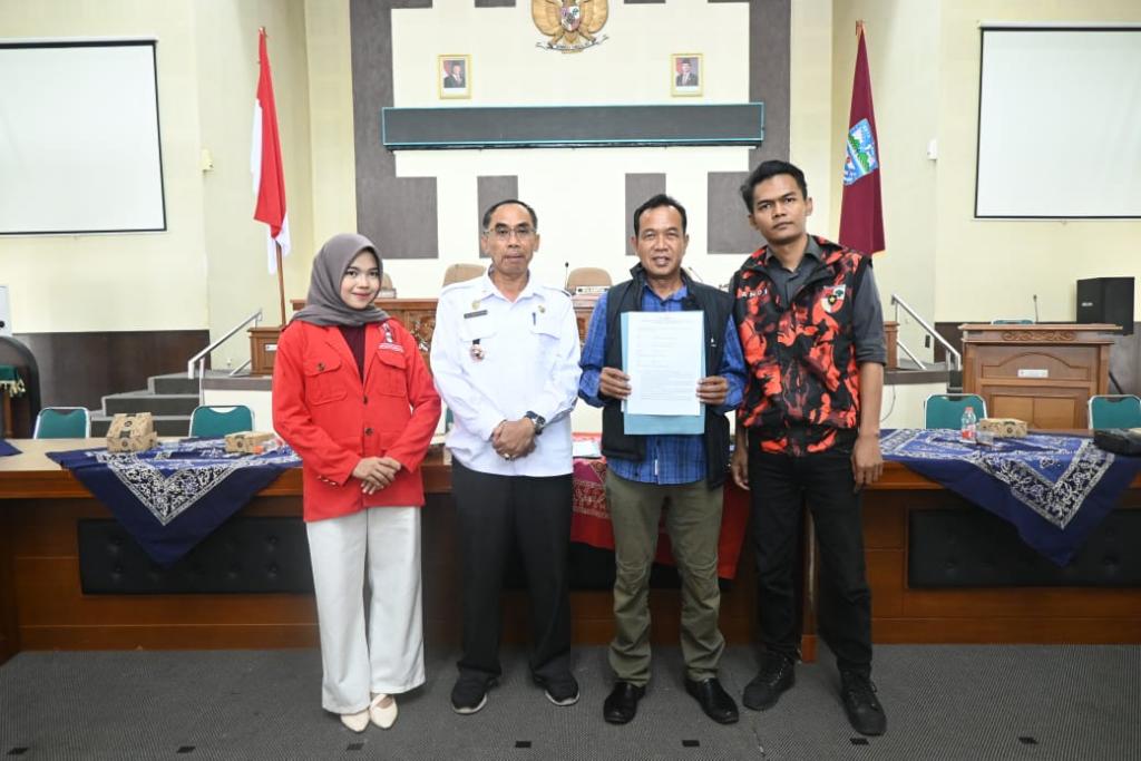 Mahasiswa Desak DPRD Banjar Tuntaskan Masalah Sampah, Pakta Integritas Pengawalan Anggaran Disepakati