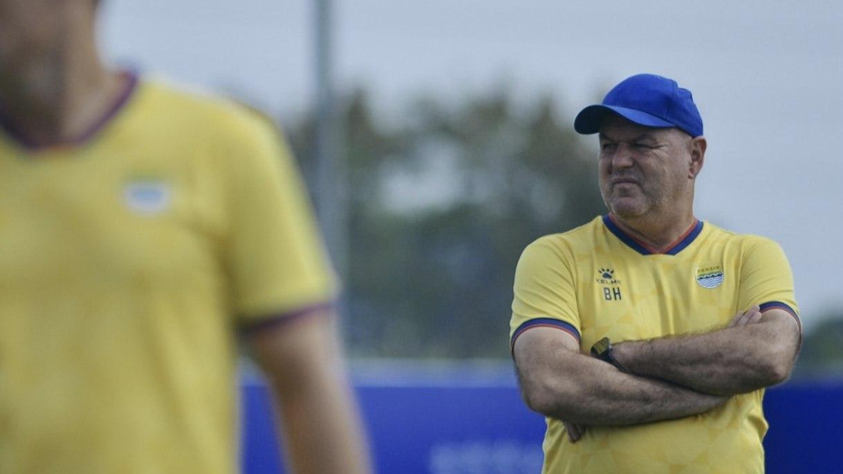 Jelang Hadapi Malut United, Bojan Hodak Pastikan Skuad Persib Siap Tempur di GBLA