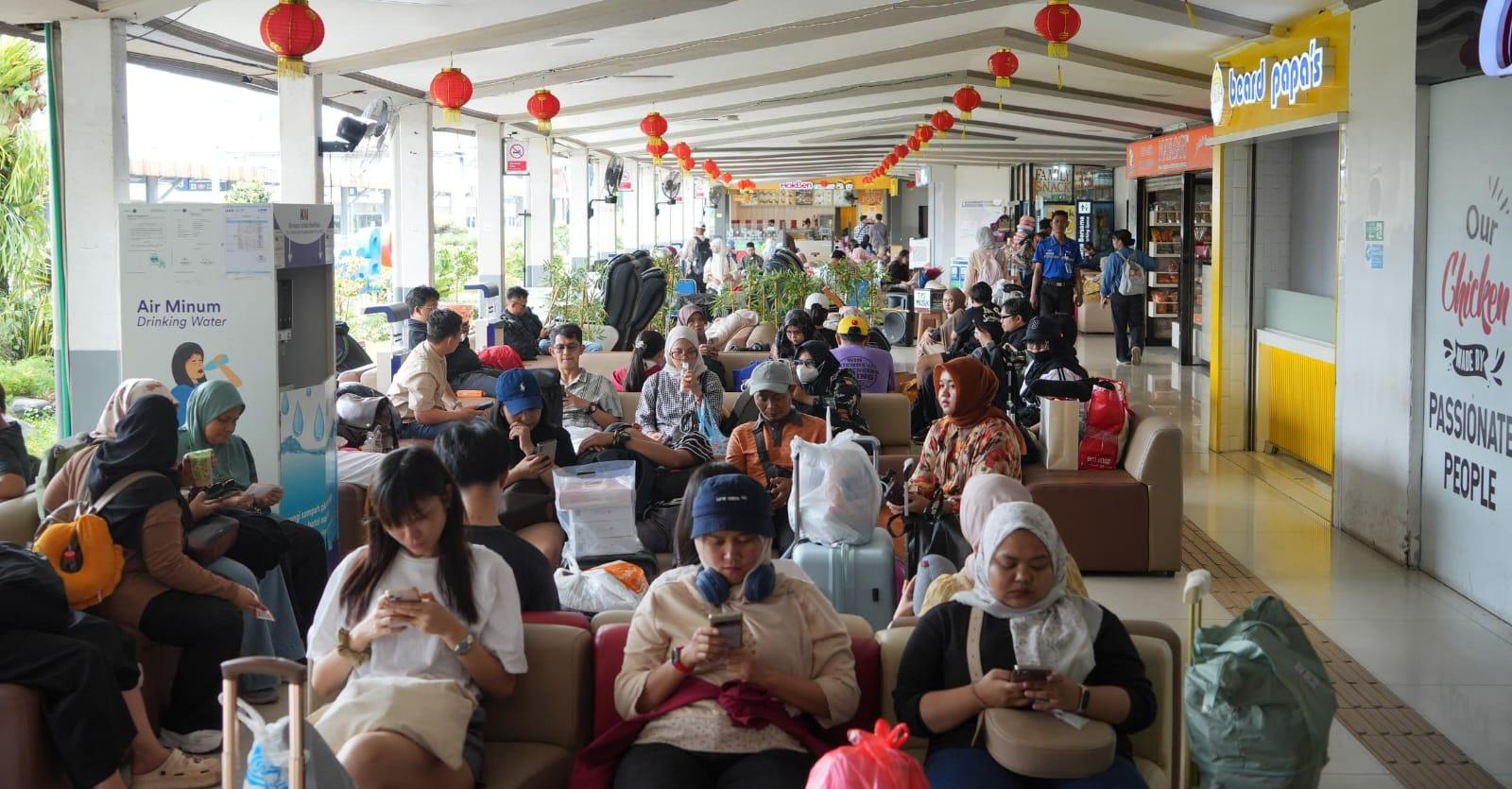 43.945 Penumpang Kantongi Tiket KA Jarak Jauh Daop 2 Bandung Saat Libur Imlek 2026